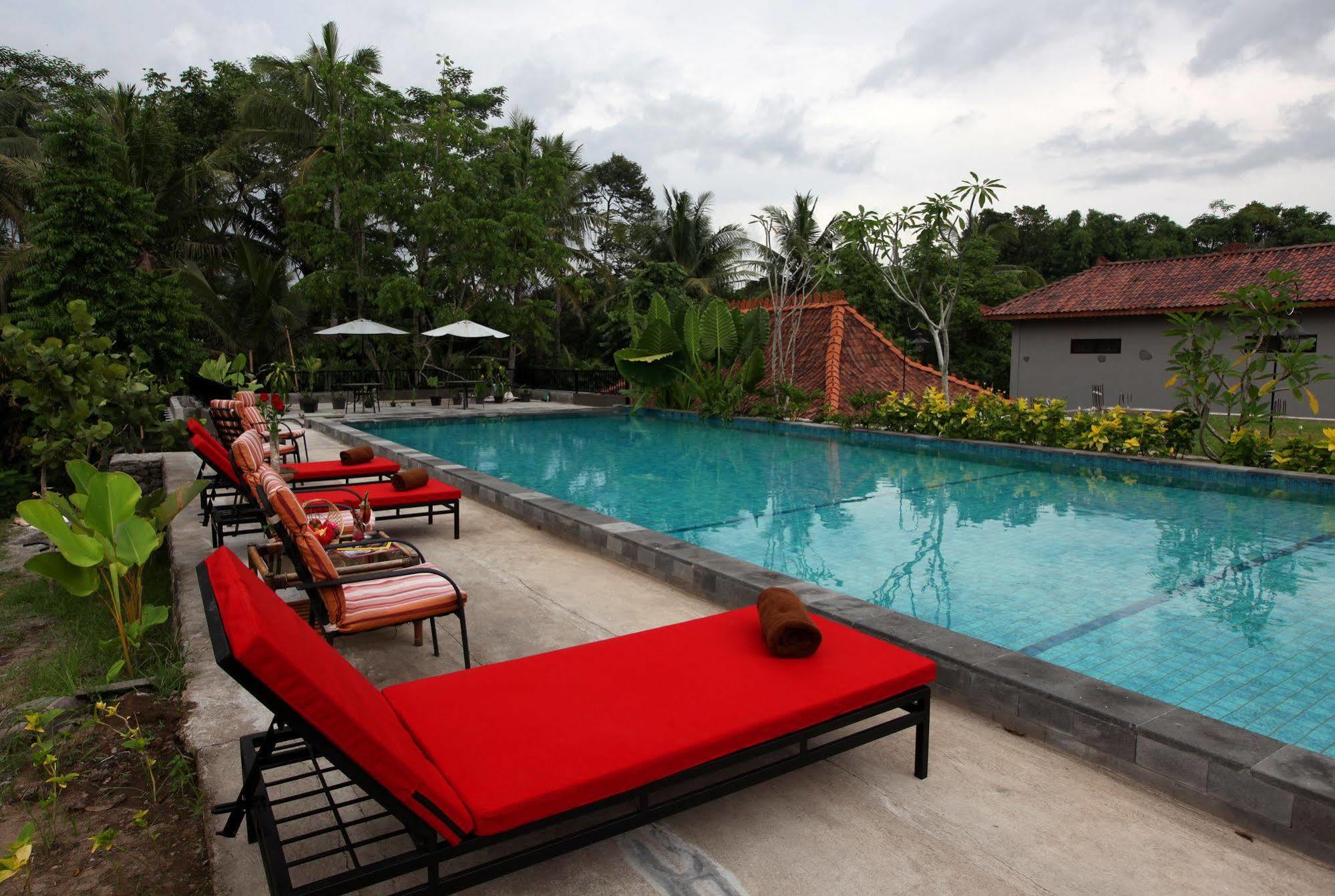 Amata Borobudur Resort Magelang Extérieur photo